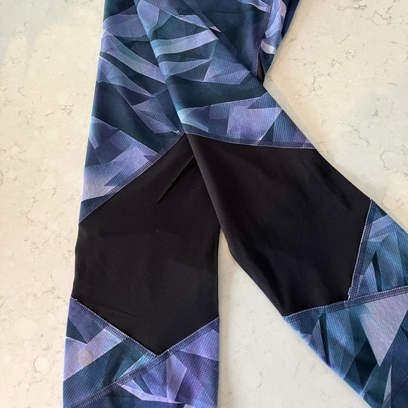 LULULEMON Wunder Under Crop Leggings 23” Size 6 - Picture 4 of 4